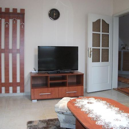 Jobor Vendeghaz Hotel Gyorujbarat ภายนอก รูปภาพ