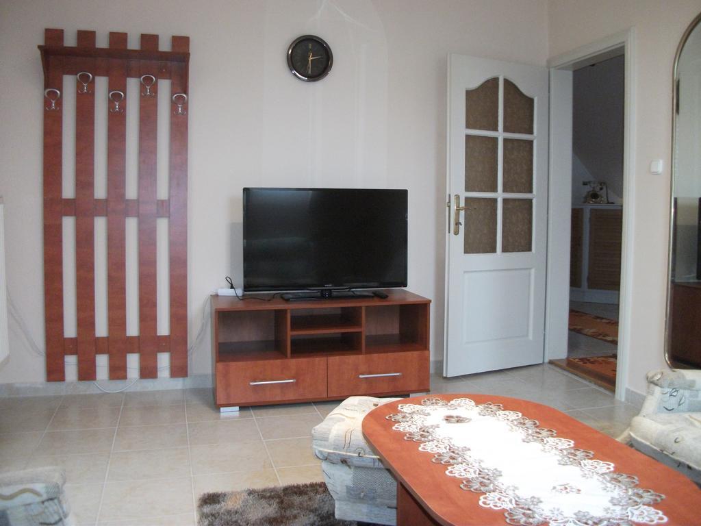 Jobor Vendeghaz Hotel Gyorujbarat ภายนอก รูปภาพ