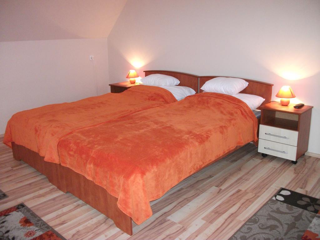 Jobor Vendeghaz Hotel Gyorujbarat ห้อง รูปภาพ